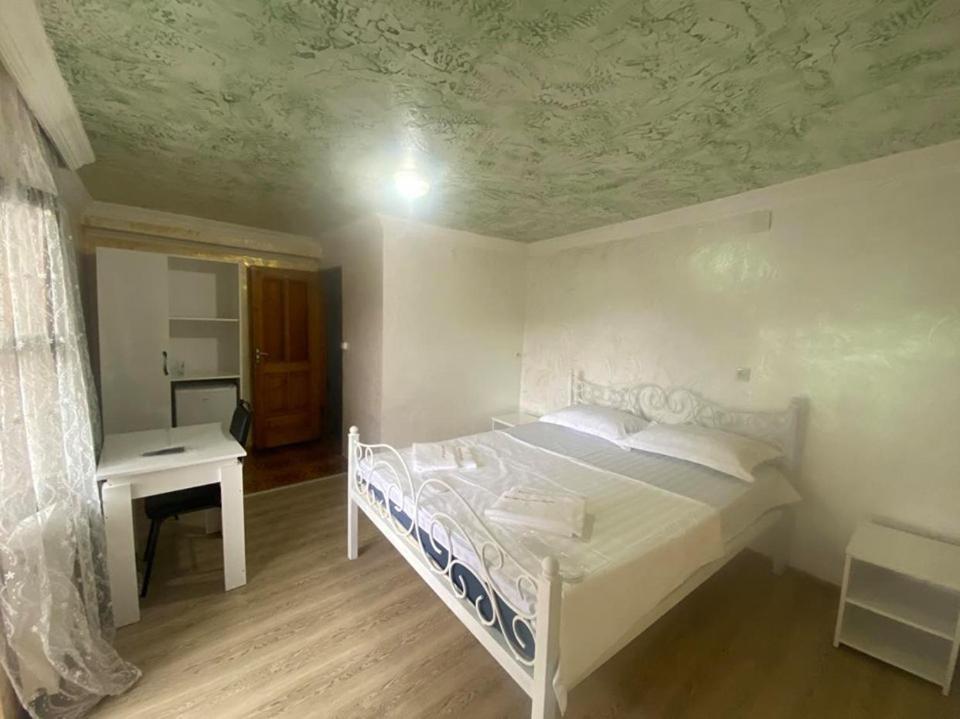 Elite Palace Plus Hotel Батуми Экстерьер фото